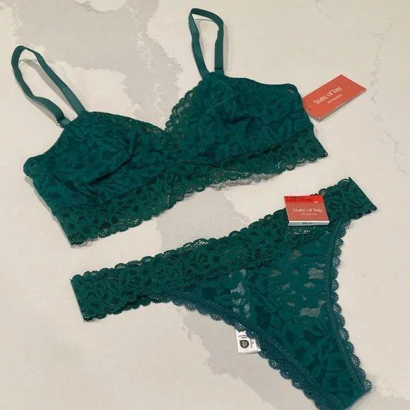 Emerald Lace Bralette and Thong Set - Picture 1 of 4